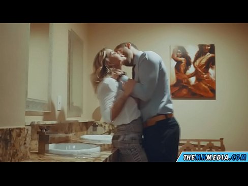 ❤️ Вақте ки як малламуй busty шумо дар як ҳоҷатхона ҷамъиятӣ seduces ❤️❌ Синси босифат дар tg.hotpornphotos.ru ️❤